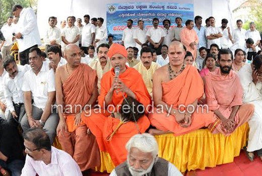 yettionhole protest 1